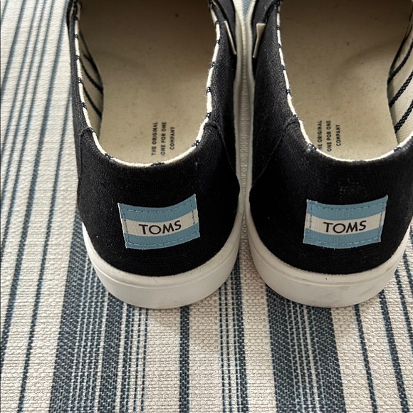 TOMS Women's Black Canvas Loafers. Size 8W. New no tags. - Picture 6 of 6